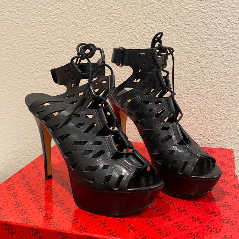 Guess Odell Black Leather Size 8.5